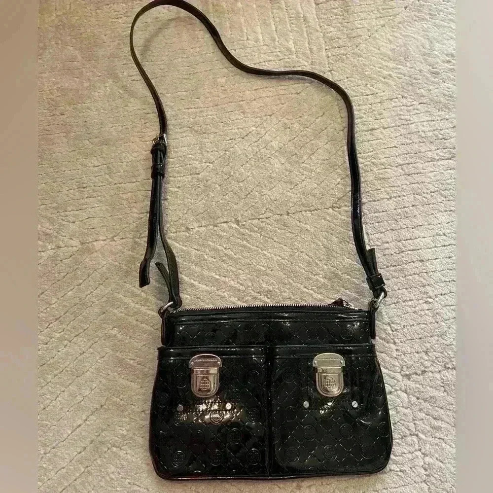 Dans Buchman cross body shiny black purse